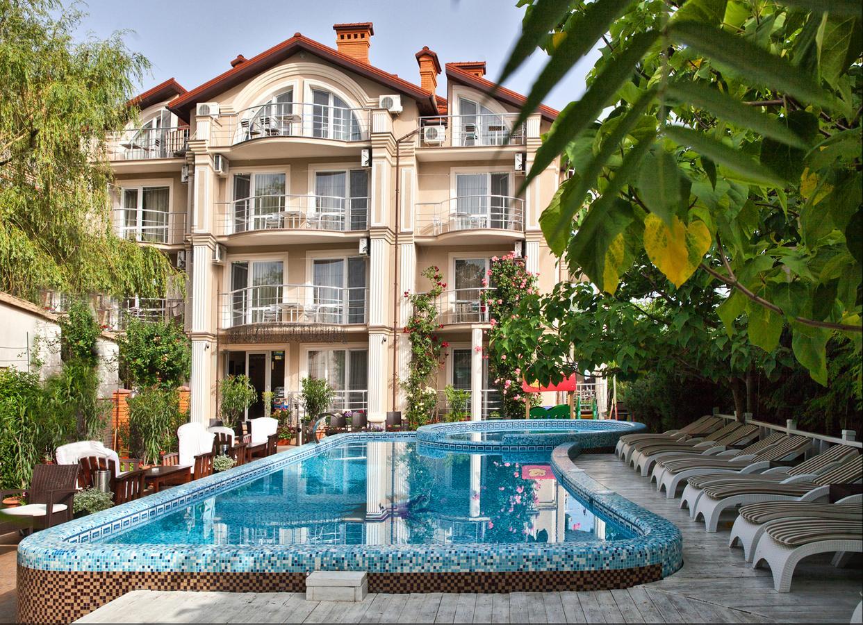 Pharaon De Lux Hotel ซาโตกา ภายนอก รูปภาพ
